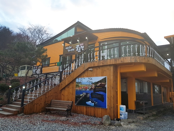 남해 독일마을 맛집 풍운정, 남해의 별미 멸치쌈밥과 생선구이로 인기