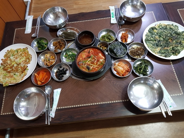 자연산 식재료로 만들어 음식으로 건강까지 챙기는 강원랜드 맛집 산능이본가