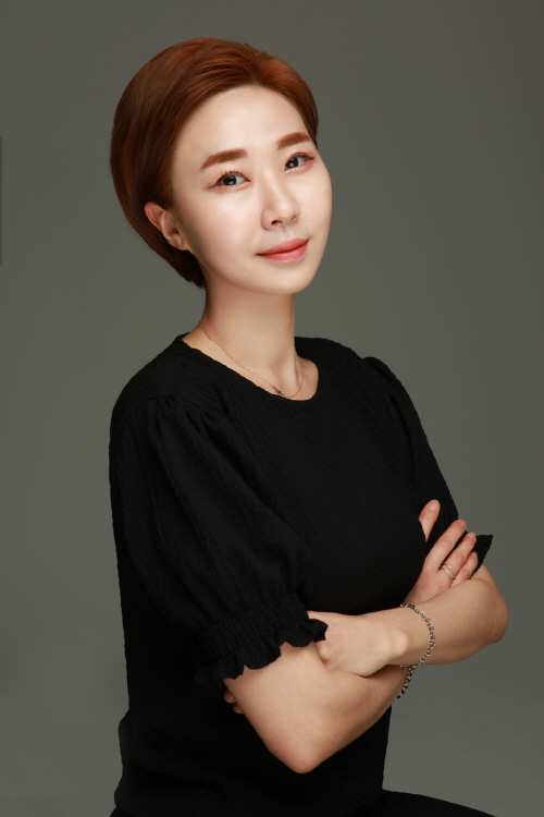 서면역미용실 준오헤어 서면1호점 지나 디자이너, 고객 맞춤 서비스 진행