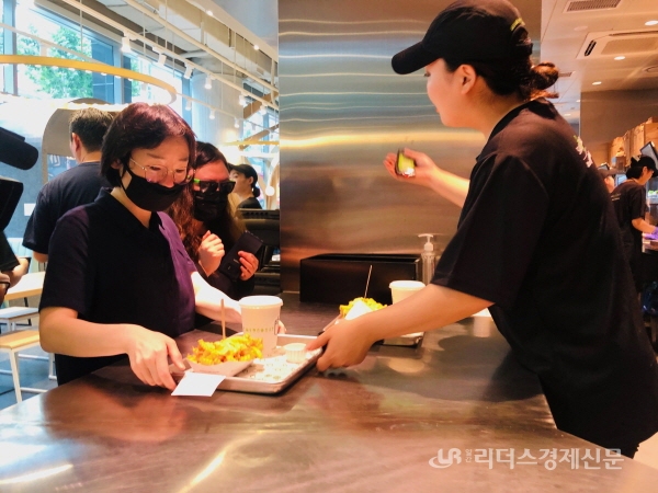 부산에서 맛보는 뉴욕의 맛!쉐이크쉑 버거 부산 1호점 개점