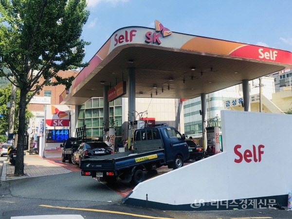 [포토]주유소도 가득, 내차 기름도 가득 유류세 인하 종료 앞둬