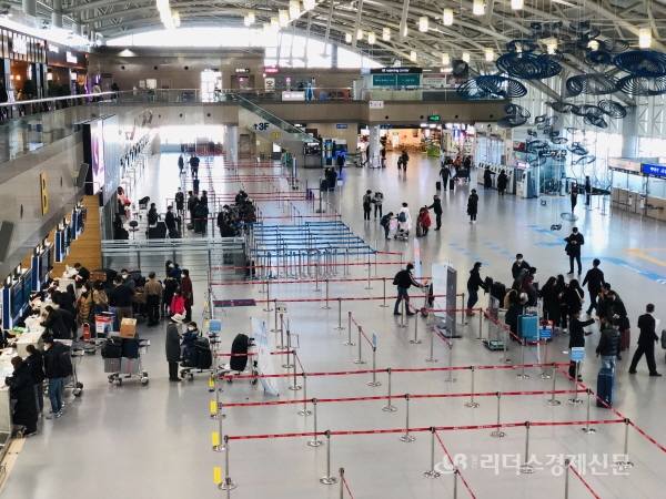 [르포]부산의 검역 최전방, 여기는 김해공항입니다