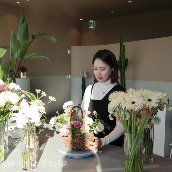 [사람을 만나다] 꽃 생명력 보면서 올해 지친 모두가 위로 받았으면