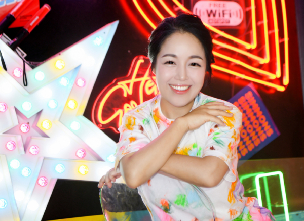 서양화가 장소영, 더 에이트 쇼에서 천우희의 액션페인팅 참여