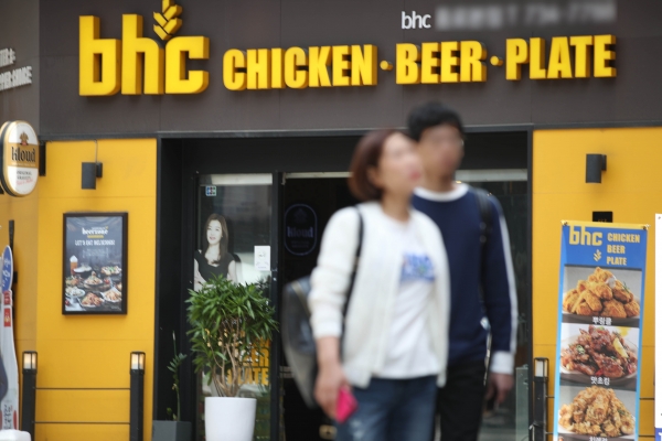 치킨 프랜차이즈 bhc, 스테이크 브랜드 아웃백 인수