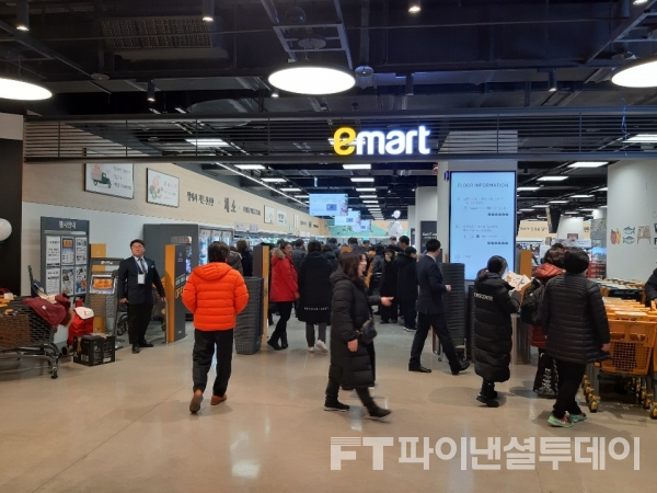 이마트 의왕점‧스타필드시티 위례, 개점 첫 주말 쾌조