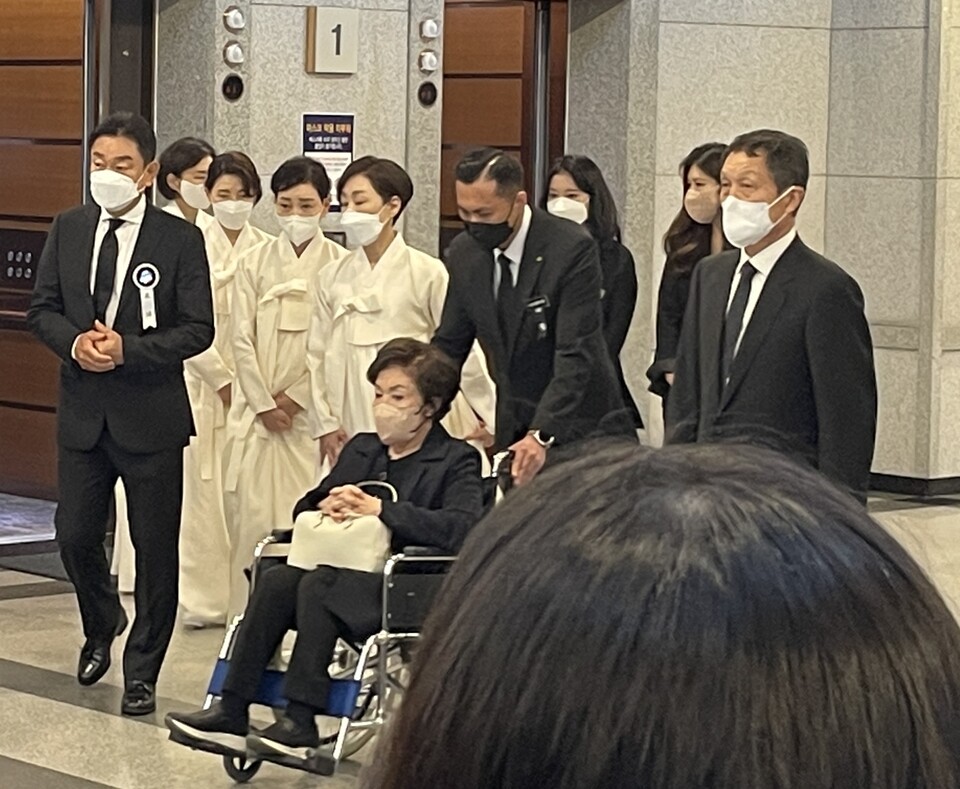 [김기성의 재계 포커스] 아워홈 이숙희 여사, 친정·시댁 갈등 이어 자녀 다툼까지