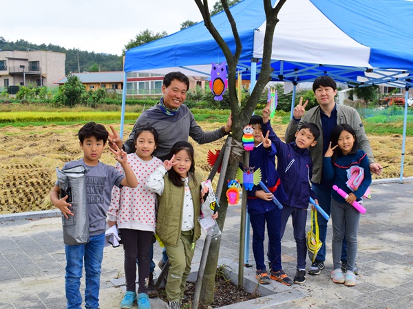 8명의 작가와 주민이 함께 한 마을디자인… 우리 마을과 잘 어울리죠?