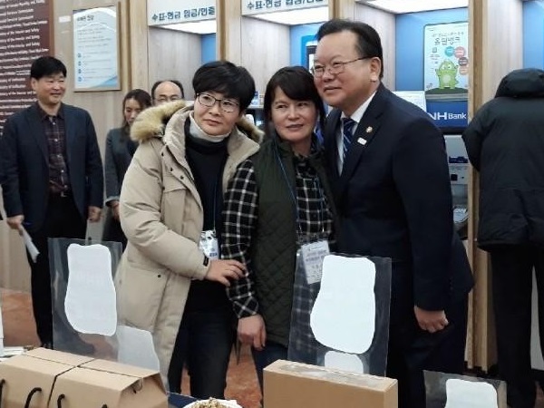 주민들이 직접 농사 지어 만든 농산물… 믿고 구입하세요