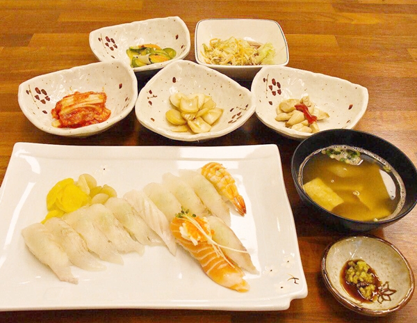 내공 깊은 일식 셰프의 초밥 맛보세요~