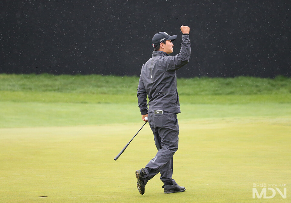 [KPGA] 김영수, 홀아웃 하며 주먹 불끈