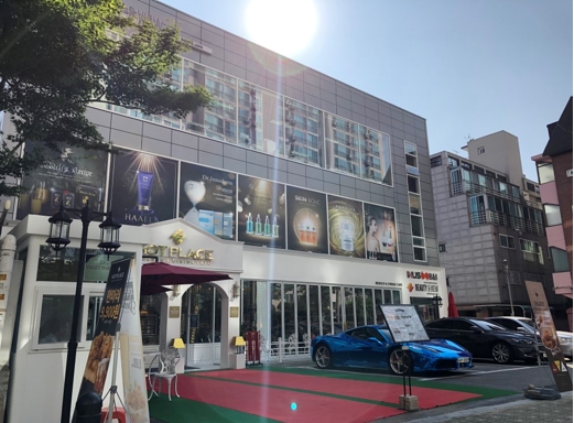 IT 마케팅 회사 인어스비앤아이, 뷰티 회사 뷰티앤뷰, 외식 프랜차이즈 더핫플레이스로  그룹화된 사옥 소개