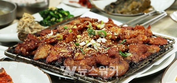 비상을 꿈꾸는 석곡 흑돼지 숯불구이...특화사업에 열 올려