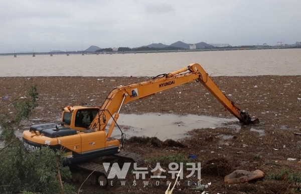 목포시, 집중호우로 발생된 해양쓰레기 수거 연일 총력