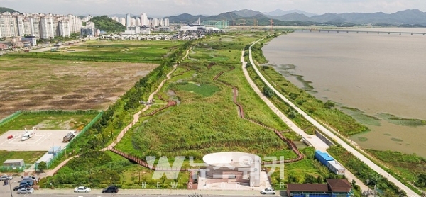 목포시, 옥암수변공원에 태양광 가로등 설치... 야간 보행환경 개선