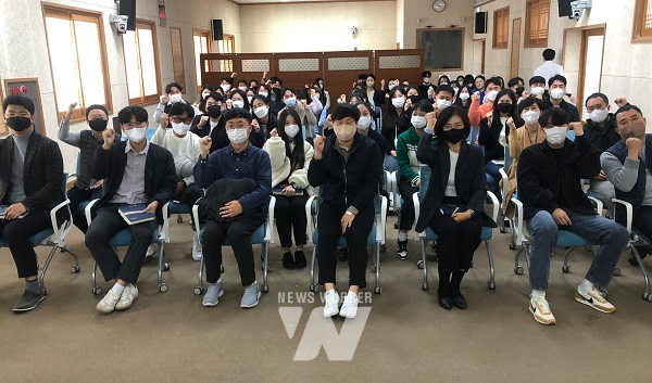 강진군, 충주시 홍보 달인 김선태 주무관 초청, 직원 대상 교육