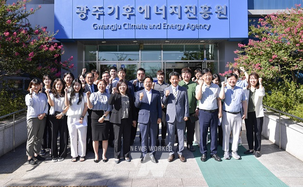 [포토] 강기정 시장, 광주기후에너지진흥원 업무보고 참석