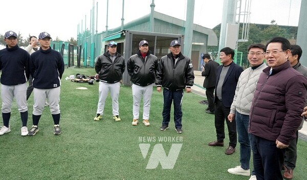 김영록 전남지사, 보성 동계 전지훈련팀 살펴