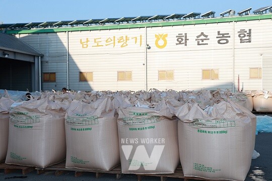구복규 화순군수, 2024년산 공공비축미곡 매입 현장 방문... 농가 격려