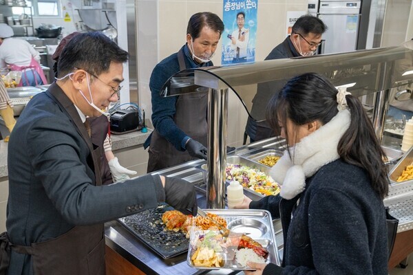 국립순천대, 재학생을 위한 학생식당 무료점심 나눔 행사 열어
