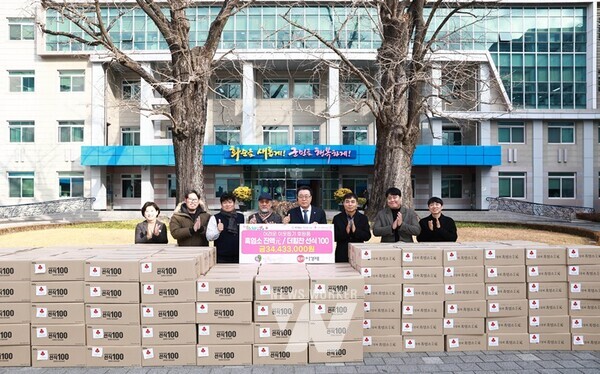 ㈜래오이경제·㈜행복을파는사람들·화순흑염소협회, 화순군에 건강식품 기부