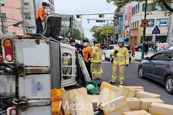 제주 서사라거리서 차량 다중추돌 9명 다쳐