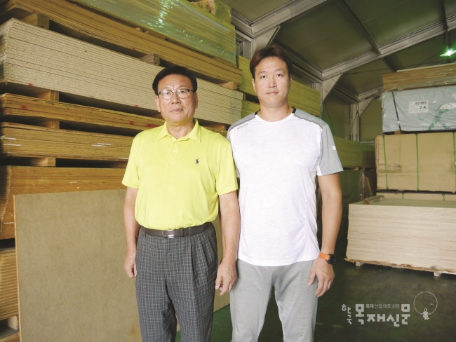 온·오프라인 소비자 만족시켜 트랜드 목재 공급하는 우드페커