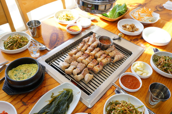 서귀포 중문 흑돼지 맛집 서민흑돼지 12월 겨울 제주도 가볼만한곳 여행코스로 인기