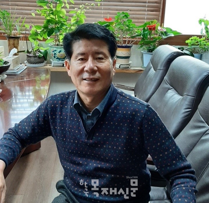 목재 전문 기업으로 인정받았기 때문에 100만 불 수출 달성할 수 있었죠