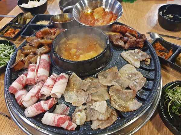 광복상회 국내산 급냉 삼겹의 대세, 향남 맛집으로 우뚝