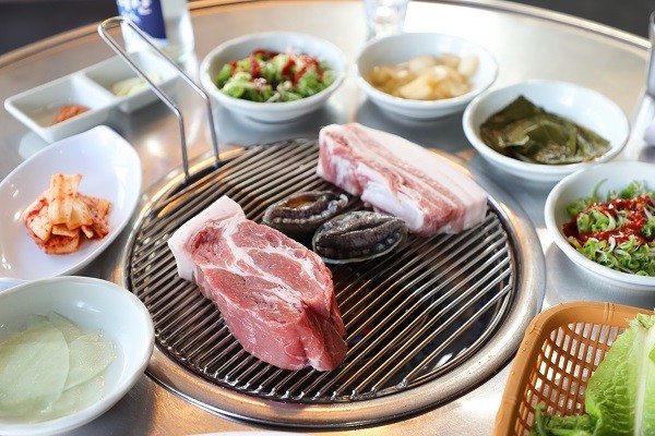제주도 함덕 흑돼지 맛집 칠돈가함덕점 함덕해수욕장오션뷰와 싱싱한 할전복까지...