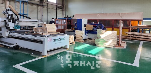 [인터뷰] 대흥우드산업 _첨단 목재가공 장비와 탁월한 디자인 R&D로 조경제품 생산