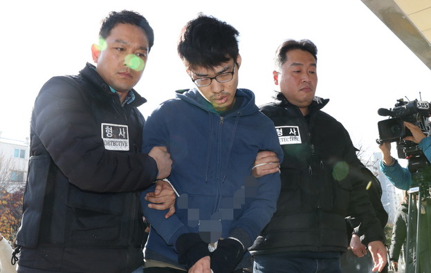 범행 당시로 돌아가면 다른 선택을 하겠느냐…고개 끄덕끄덕