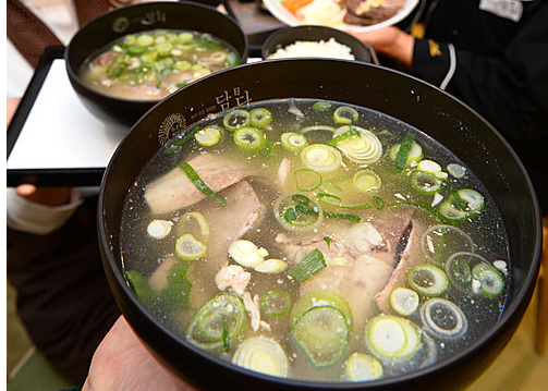 설렁탕, 설렁설렁 끓이다가 뼈는 건져내…막바로는 막 뽑은 국수, 바로 빚은 손만두