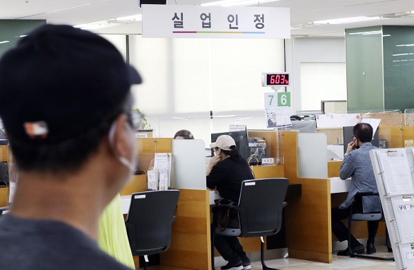 5월 취업자 지난해보다 39만명 이상 감소