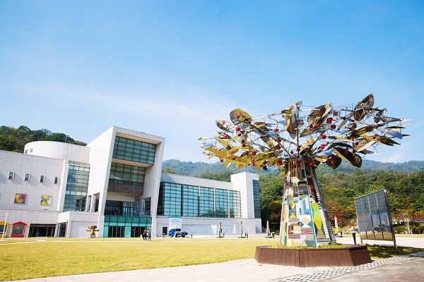 한국도자재단, 이천세계도자센터→경기도자미술관, 여주세계생활도자관→경기생활도자미술관 명칭 변경