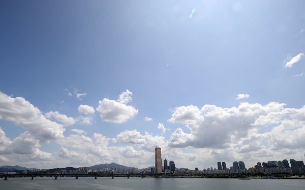 [내일 날씨] 절기상 소한(小寒) 출근길 영하권 추위-한낮 영상권 회복…서울 등 곳곳 건조특보