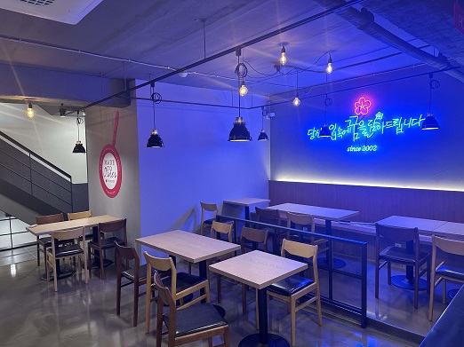 스쿨푸드, 명동점 오픈