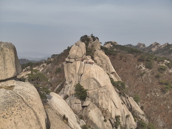 경기도 북부특수대응단, 해빙기 북한산국립공원 암벽 등반로 안전점검·구조훈련