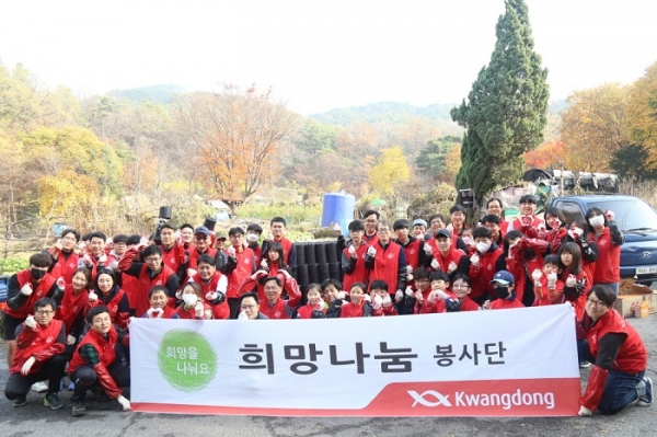 광동제약 임직원 및 가족, 서울 노원구 백사마을 찾아 연탄 나눔 봉사활동