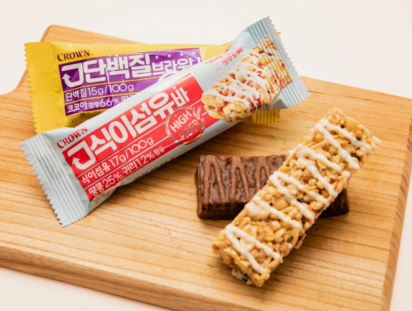 크라운제과, 고식이섬유바·고단백질브라우니 등 에너지바 2종 출시