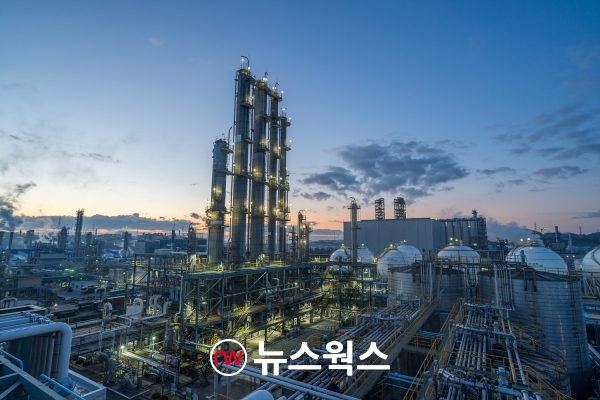 금호석유화학, NB라텍스 2560억 증설…독보적 1위 굳힌다