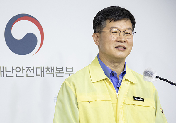정부, 무증상·경증 코로나 환자 재택치료 본격화…위드 코로나 필수 관문