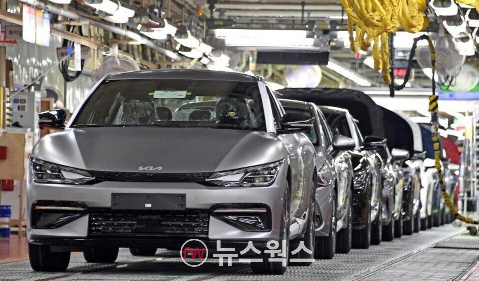 기아 오토랜드 화성공장 화재…인명 피해 없어