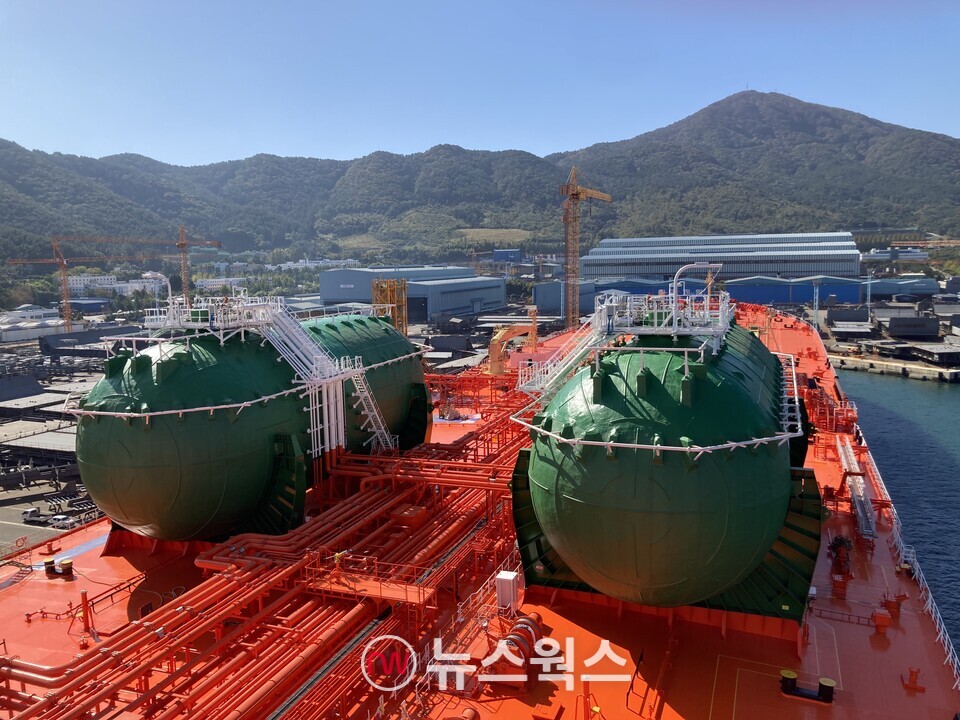 [가보니] 로봇 용접에 드론 모니터링…한화오션 거제사업장, 미래선박기술 총집결