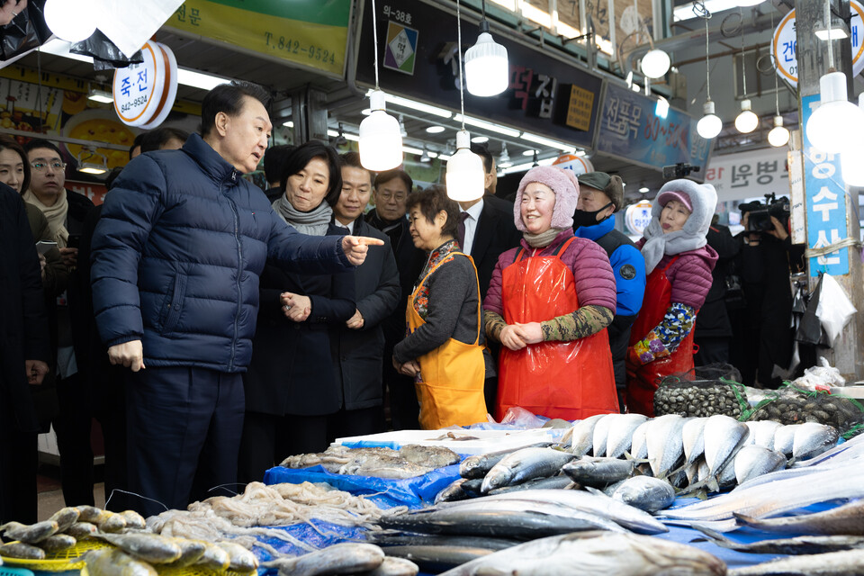 의정부 제일시장 찾은 윤 대통령…전통시장 잘되도록 적극 지원