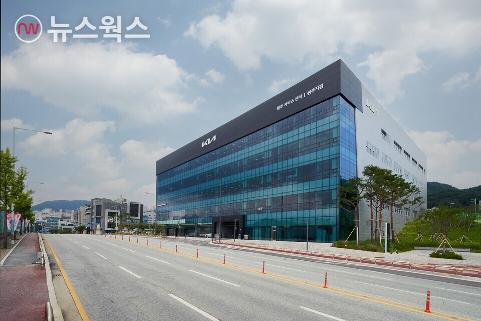 기아 원주 플래그십 스토어 개관…시승·구매·서비스 원스톱