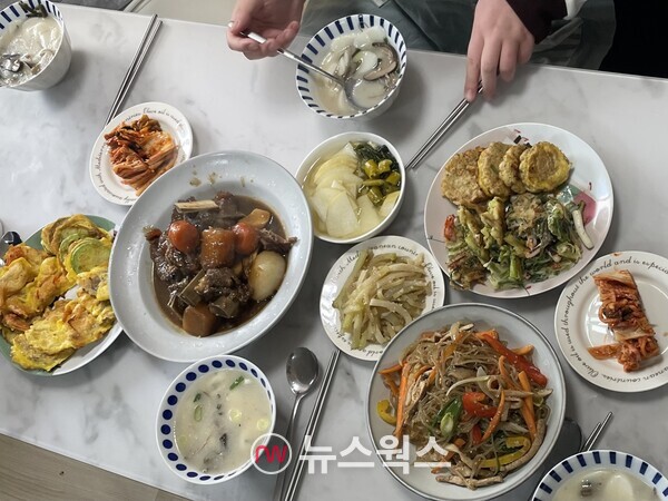 [가보니] 고립·은둔 청년 위한 따뜻한 한 끼…씨즈, 설 맞이 두-더잡 행사