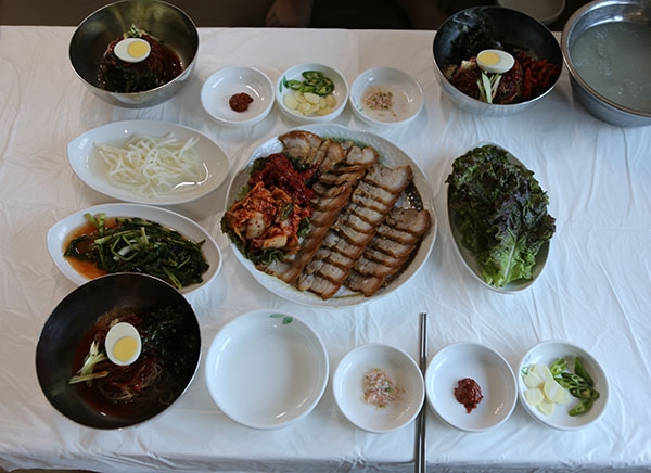 속초 막국수 맛집 김삿갓 막국수, 가을 나들이 후 즐기기 좋은 명태회막국수 등 제공