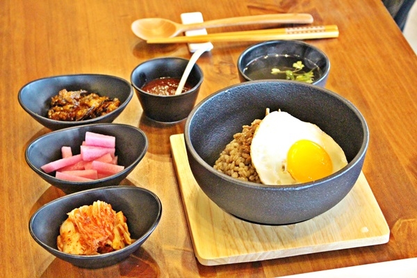 제주도 애월읍 숨은 맛집 찬늘마루, 제주 5대 음식 활용한 메뉴 제공